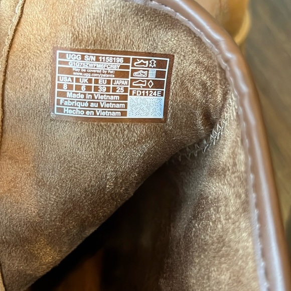 NWT UGG CityFunk Mid Boots! - Picture 9 of 9